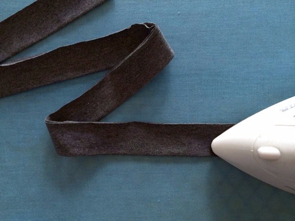 V-образный вырез горловины в изделиях из трикотажа V-образный вырез горловины в изделиях из трикотажа одежда