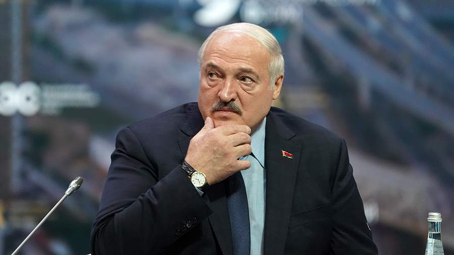 Лукашенко в шутку пожаловался на свою неиндексируемую зарплату