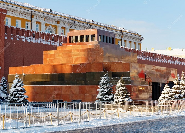 Пьяный мужчина задержан в Москве за попытку украсть тело Ленина из Мавзолея
