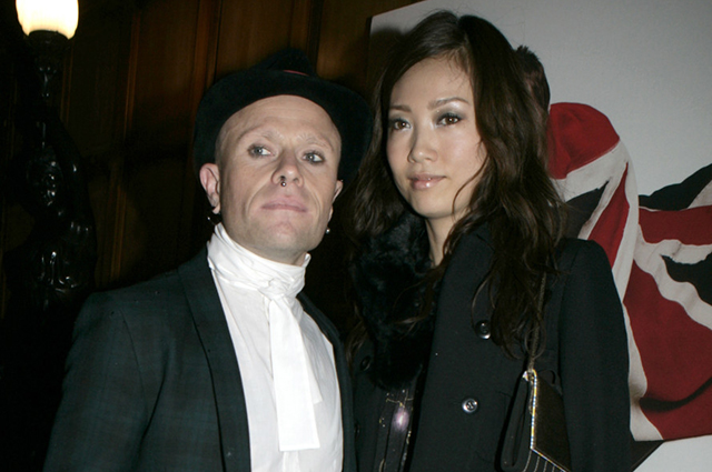 Кит Флинт покончил с собой после расставания с женой