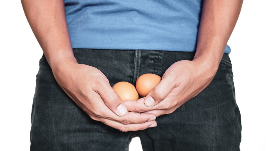 Почему у мужчин одно яичко ниже другого и нормально ли это - похожая новость на Toplenta