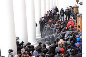 Штурм Одесского горсовета неонацистами 2.12.2012 года. Никто из нападавших не был наказан.