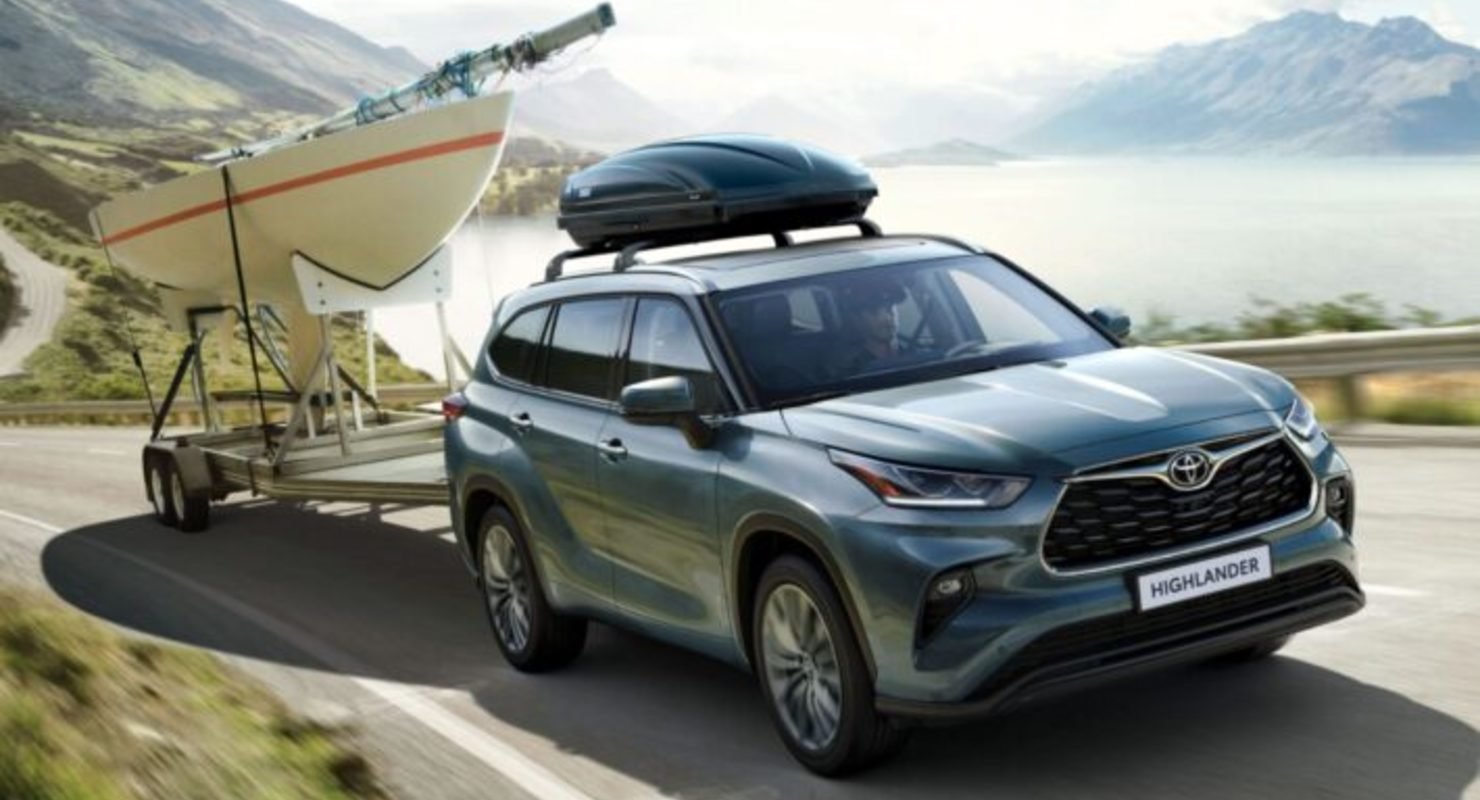 В России начались продажи обновленного кроссовера Toyota Highlander 2022 модельного года