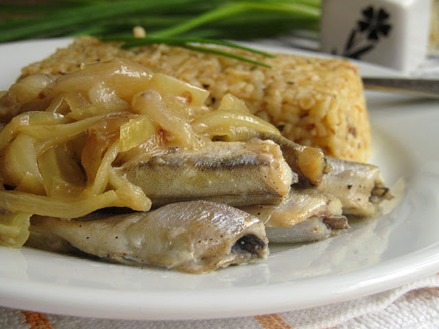 Мойва под луковым соусом Мойва под луковым соусом