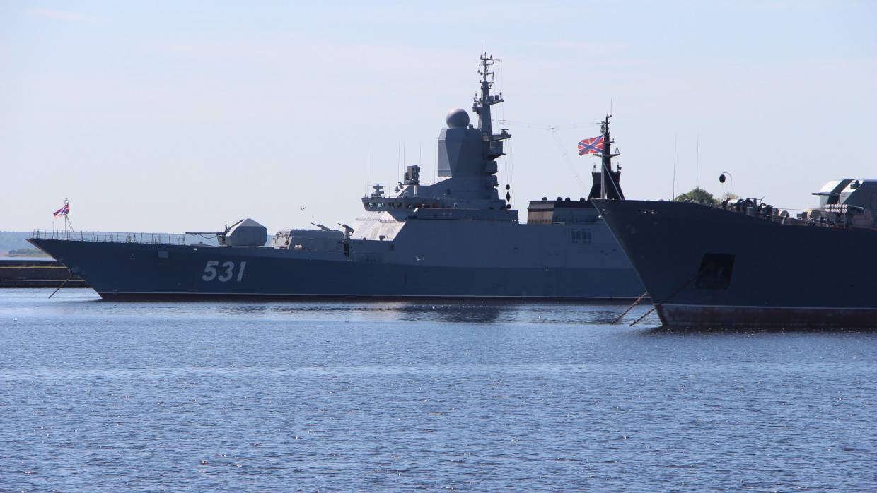 Политолог Кашин назвал учения ВМФ РФ в Средиземном море демонстрацией твердой позиции России