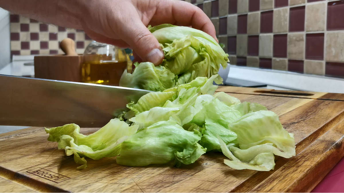 Нашел отличную замену дорогущей сёмге. Такую вкуснятину готовлю из простой горбуши, пальчики оближешь. Салатик улетает только так салат, можно, только, будет, нужно, слишком, салата, очень, обычно, купить, Поэтому, небольшие, просто, шкурки, много, должен, этого, режем, какой, рецепта