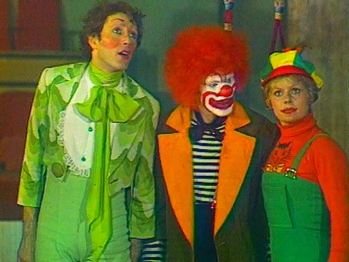 Развлекательно-образовательная программа «АБВГДейка» вышла на телеэкраны в 1975 году. Она предназначалась для дошкольников, но ее с удовольствием смотрели и ребята постарше.-7