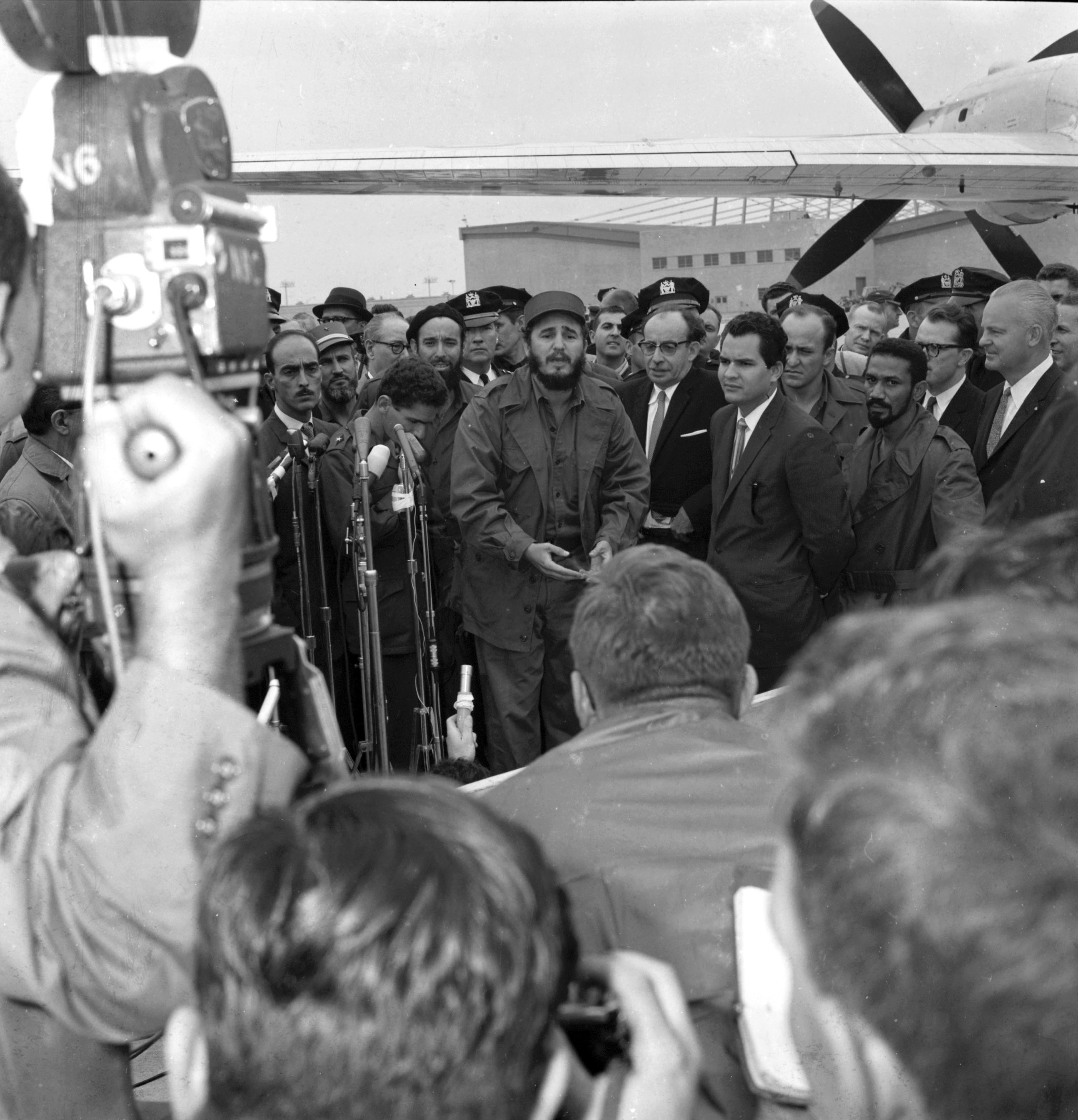 ВЫВЕЗТИ ФИДЕЛЯ ИЗ США: ПЯТИСУТОЧНЫЙ РЕЙД ИЛ-18