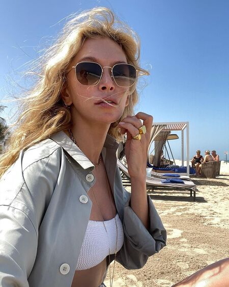 Море, солнце и песок: Вера Брежнева на отдыхе с сестрой и дочерьми в Дубае Море, солнце и песок: Вера Брежнева на отдыхе с сестрой и дочерьми в Дубае Дети,Дети знаменитостей