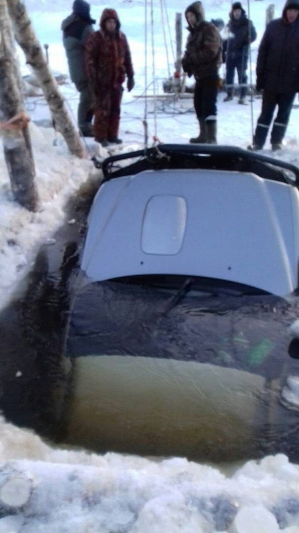Под Усинском из реки Печоры достали затонувший Toyota Land Cruiser 200 $200, land cruiser, toyota, авто, лед, река, спасатели, спасение