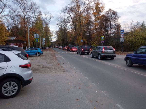 В посёлке Солотча собралась длинная пробка