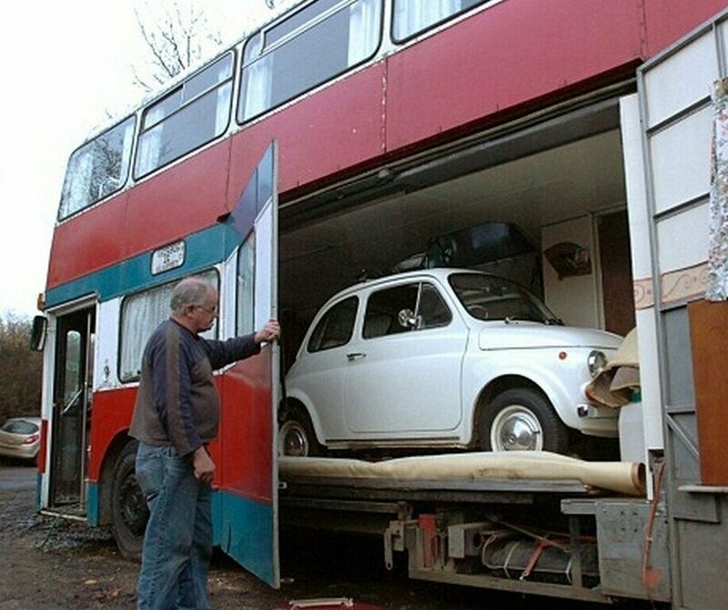 Гараж из автобуса