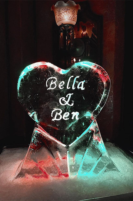 Два красных платья и огромный торт: Белла Торн и Бенджамин Масколо отметили помолвку Два красных платья и огромный торт: Белла Торн и Бенджамин Масколо отметили помолвку Звездные пары