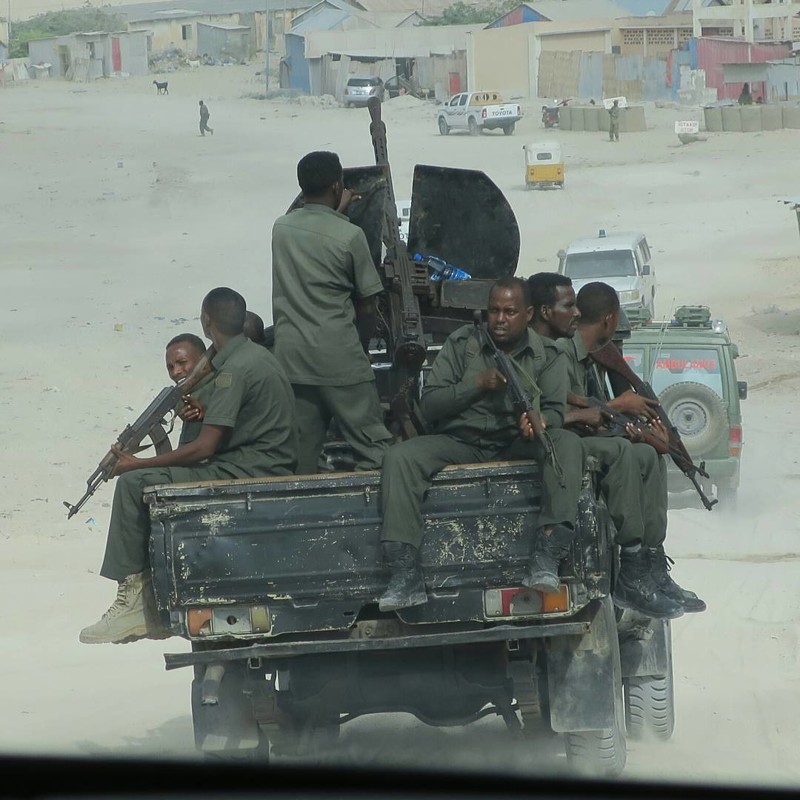 Хотя исламистов и выбили из города, но радикалы периодически устраивают терракты Могадишо, жители Сомали, сомали