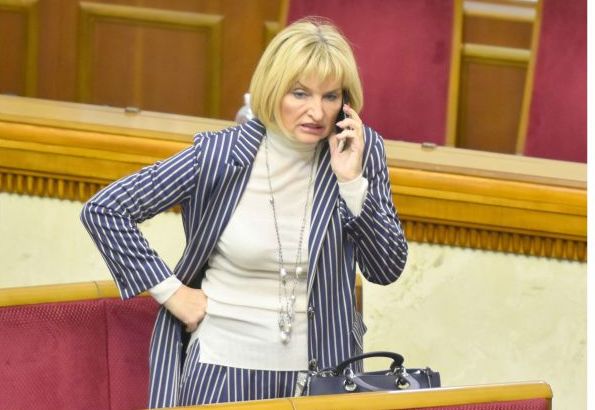 Жена Луценко заявилась в Раду с сумкой за 80 тысяч гривен