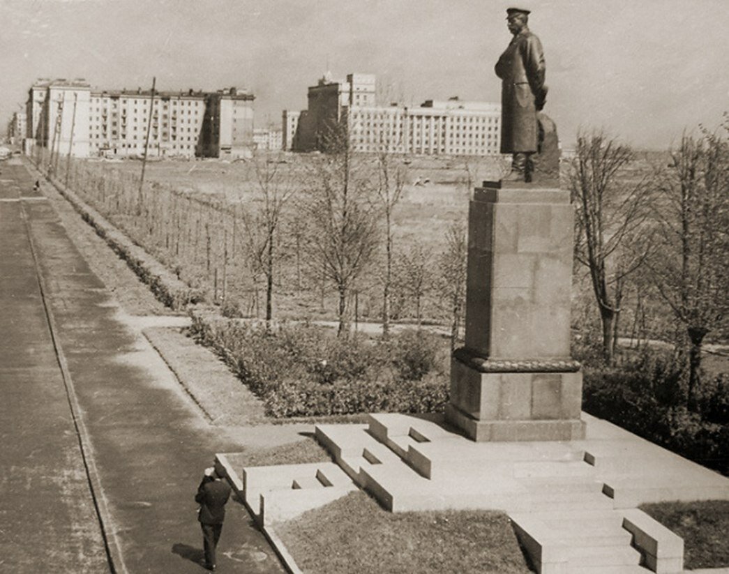 Памятник Сталину на Московском проспекте