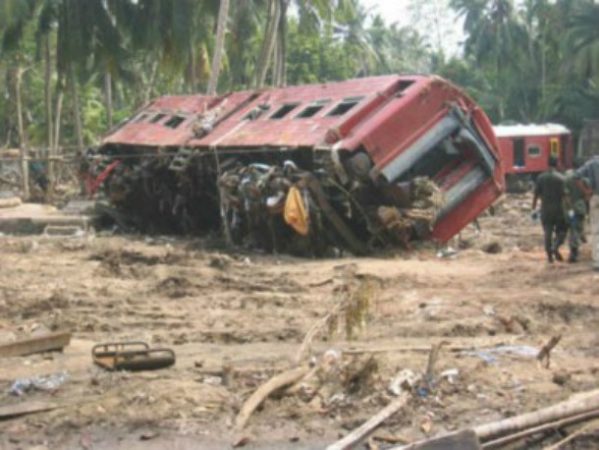 Крушение поезда во время цунами на Шри-Ланке