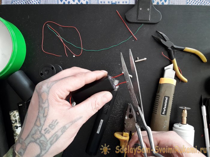 Как сделать простой электрошокер Как сделать простой электрошокер сделай сам