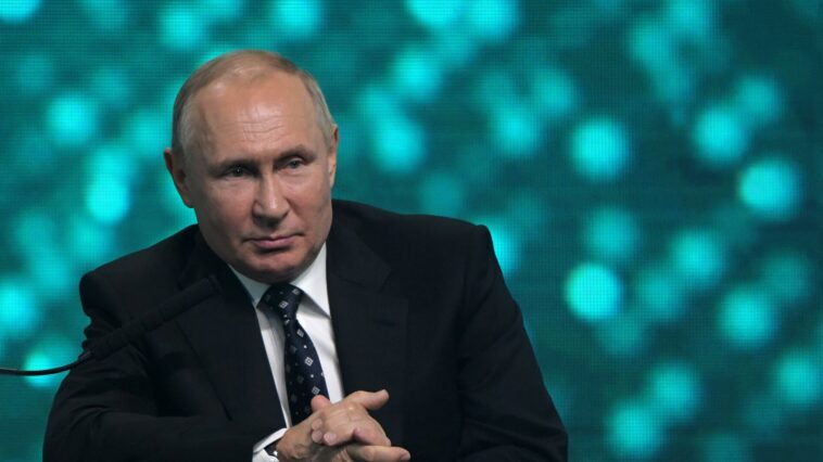 Президент Путин позвал греческий бизнес на Петербургский и Восточный экономические форумы
