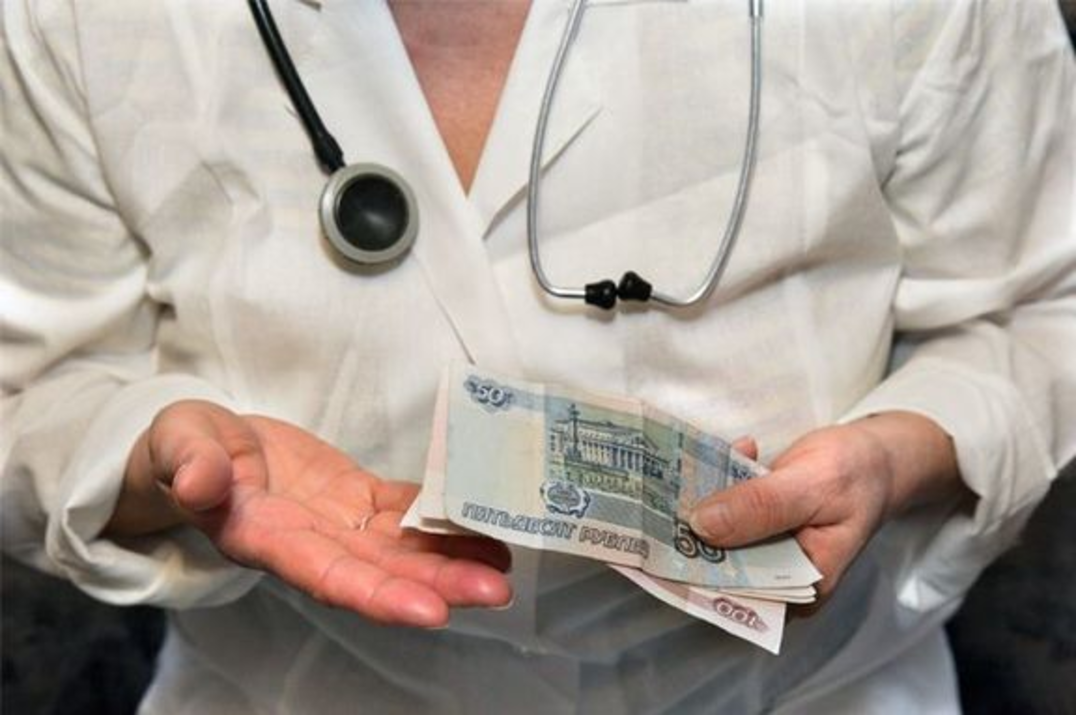 «Оклад 8 тысяч — это благотворительность»: В профсоюзе «Действие» призвали власти Смоленской области повысить зарплату врачам