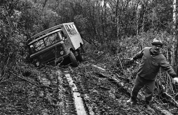  Дорога в тайге. Владимир Воробьев, 1984 год, Кузнецкий Алутау, из архива МАММ/МДФ.