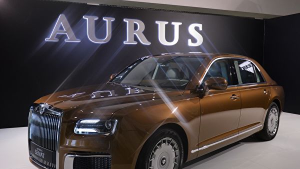 Автомобиль Aurus Senat на международной промышленной выставке ИННОПРОМ-2019