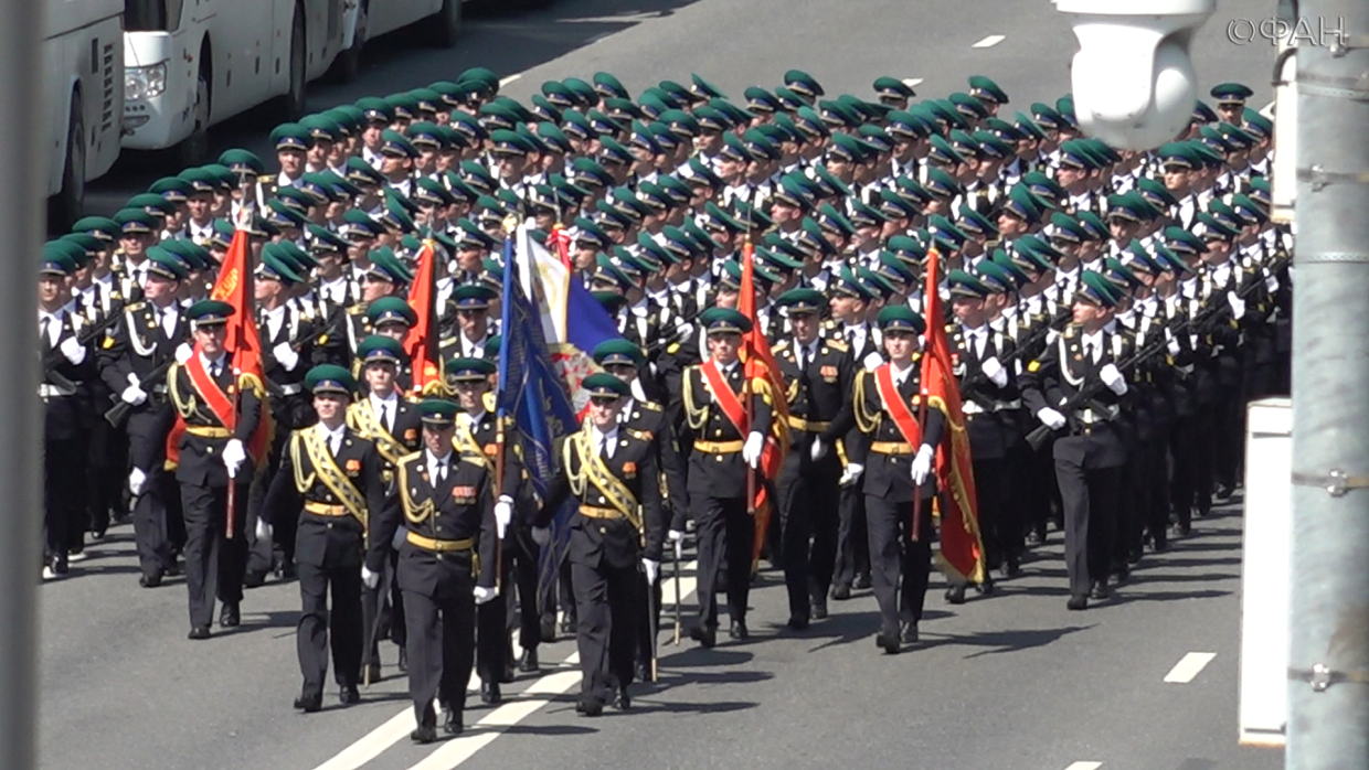 Французы поставили парад Победы в Москве в пример США и Европе