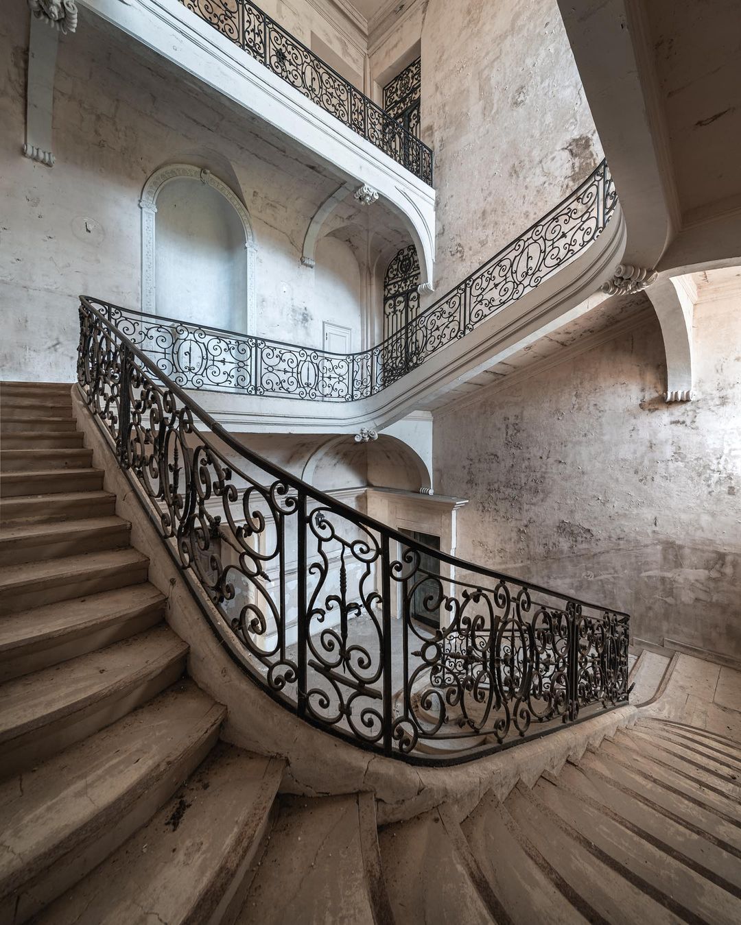 Атмосферные заброшенные места в разных уголках Европы 