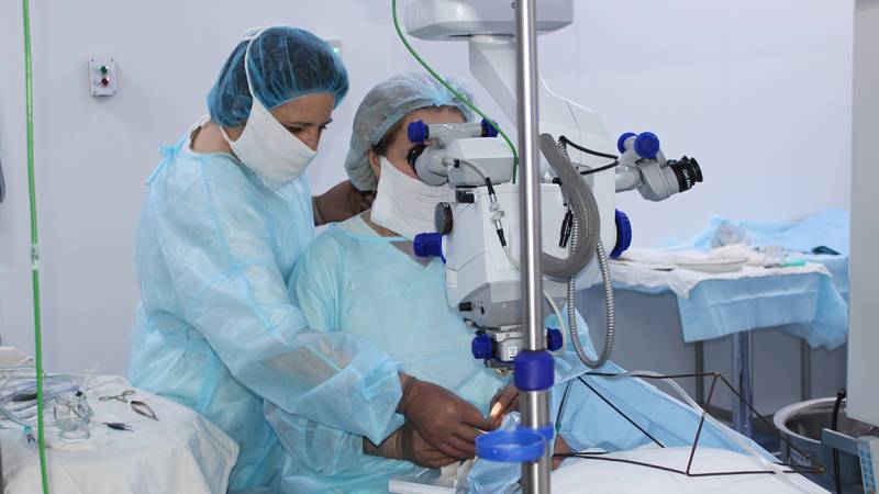 Операцию по пересадке роговицы глаза впервые провели в Калининградской области