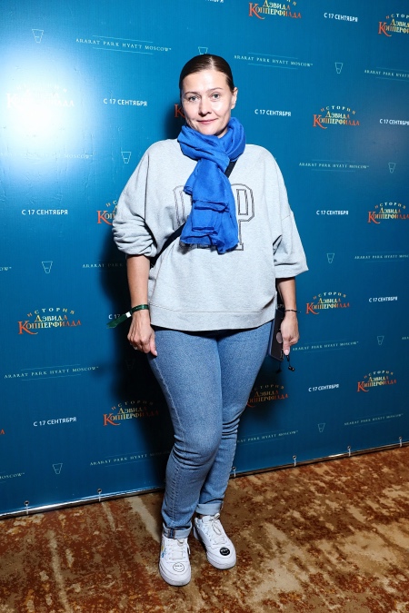 Влад Соколовский с девушкой Ангелиной, Ирина Апексимова с дочерью Дарьей Авратинской и другие на премьере в Москве Кино,Кино