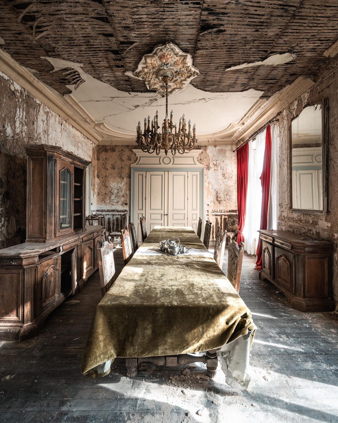 Атмосферные заброшенные места в разных уголках Европы 