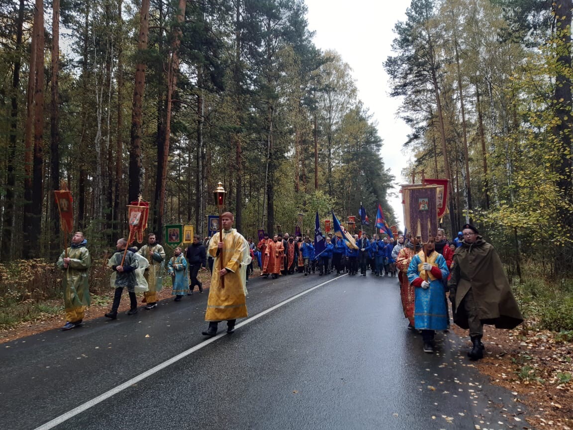 Молились за хорошие оценки: в Екатеринбурге на крестный ход вышли дети дети,ЕКБ,крестный ход,общество,россияне,РПЦ