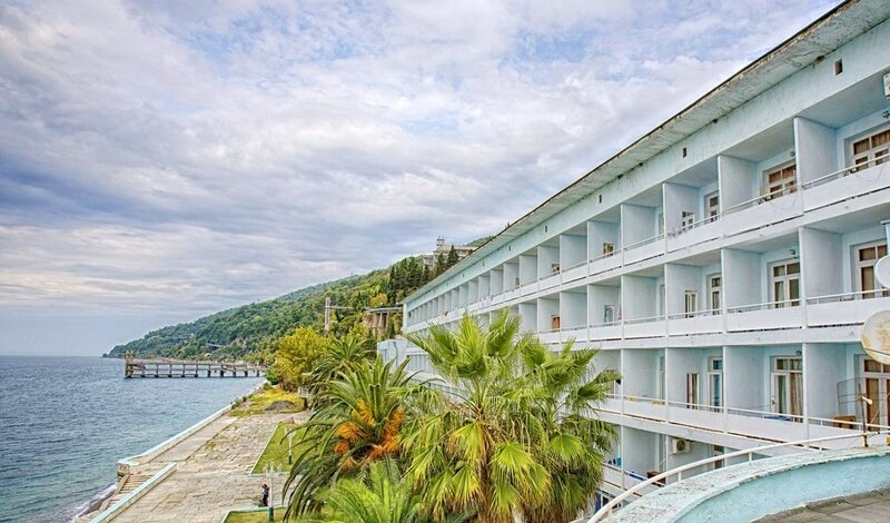 Граждане скупили места в отелях Абхазии и Сочи до конца лета