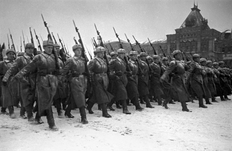 15 Парад на Красной площади 7 ноября 1941 г.jpg