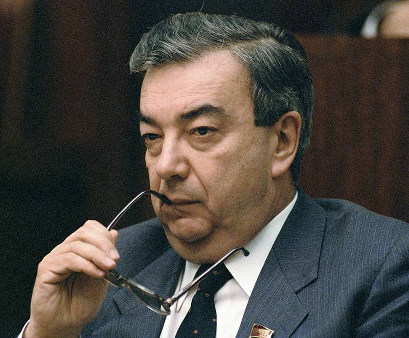 Ушедшие в пике. К 25-летию дефолта в России Ушедшие в пике. К 25-летию дефолта в России россия