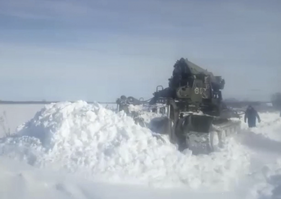 Военнослужащие Восточного военного округа оказывают помощь населению в ликвидации последствий снегопада в Еврейской автономной области