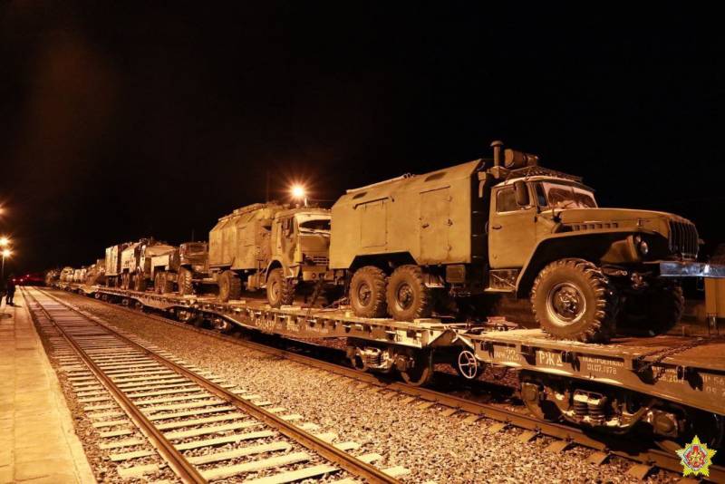 Эшелоны с российской военной техникой прибывают в Беларусь