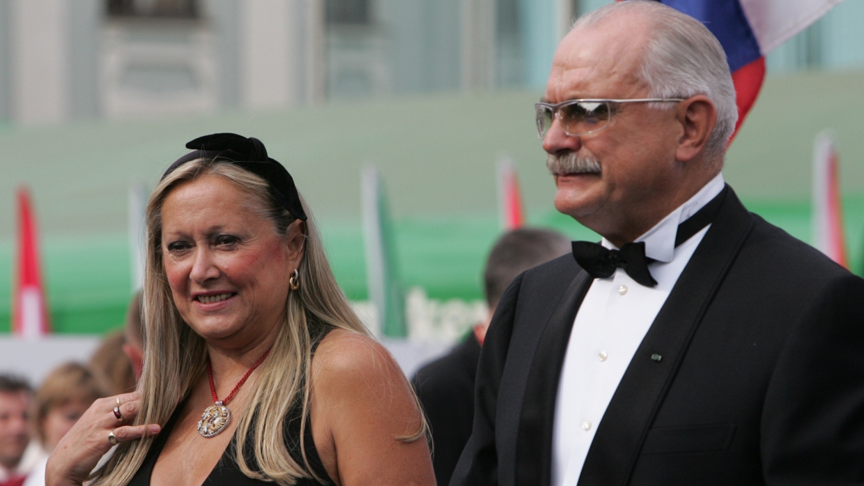 Дорогой, я — на Мальдивы: топ-5 звездных пар, отдыхающих отдельно друг от друга Шоу-бизнес