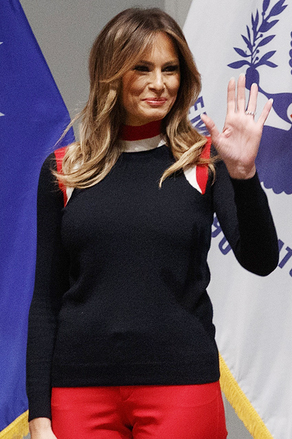 Мелания Трамп в ярких брюках выступила на мероприятии Красного Креста звездный стиль, мелания трамп