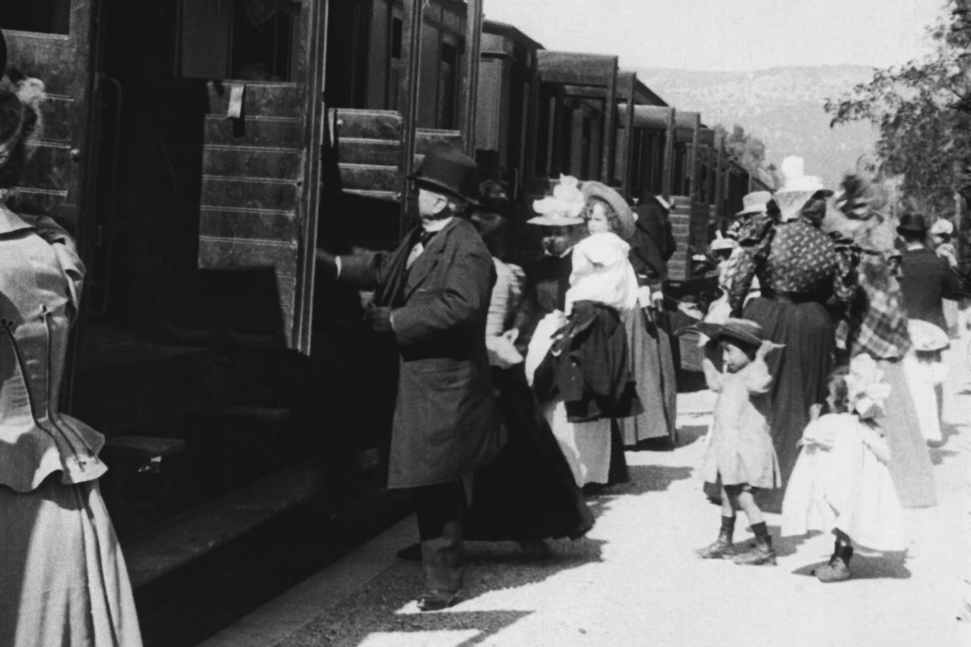 Кадр из фильма «Прибытие поезда на вокзал Ла-Сьота»