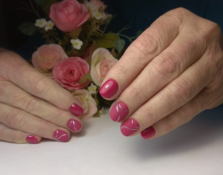 Ногти после 60. Маникюр для женщины 60 лет. Дизайн ногтей для пожилых женщин. Маникюр для женщины 50. Возрастной маникюр на короткие ногти.