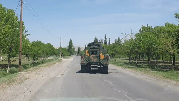 Киргизия обвиняет Таджикистан в стягивании войск к границе
