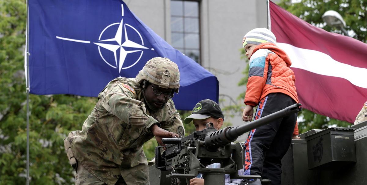 Латвийский политик: Нас превращают в «передовой окоп НАТО» геополитика
