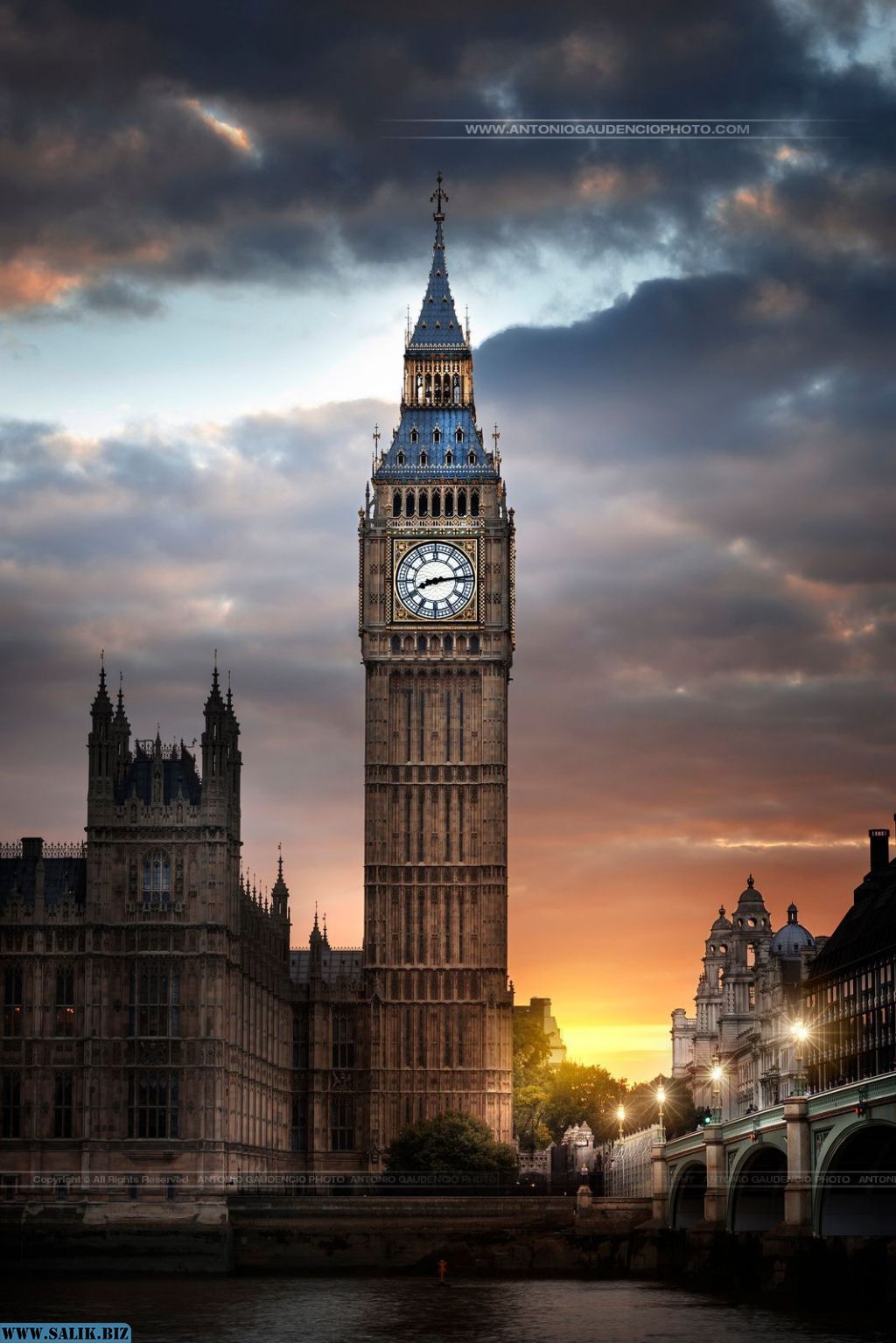 Big ben is. Биг Бен в Лондоне. Великобритания. Лондон. Биг-Бен (big Ben). Биг Бэн часы в Англии. Часовая башня Вестминстерского дворца.