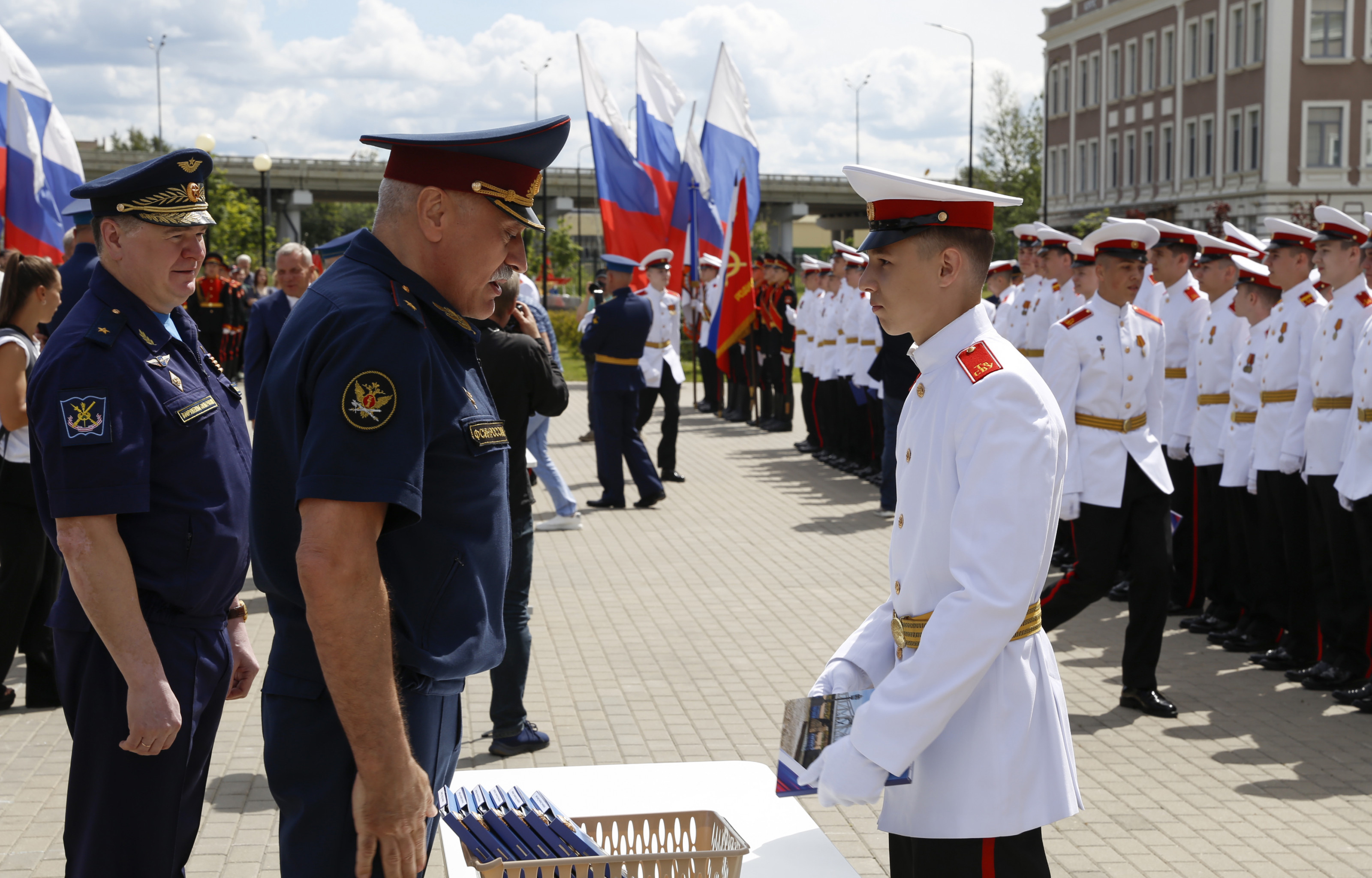 Игорь Руденя поздравил выпускников Тверского суворовского училища