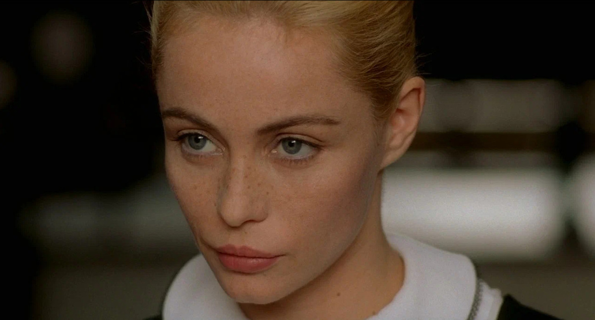 Кадр из фильма «Восемь женщин» (2002)