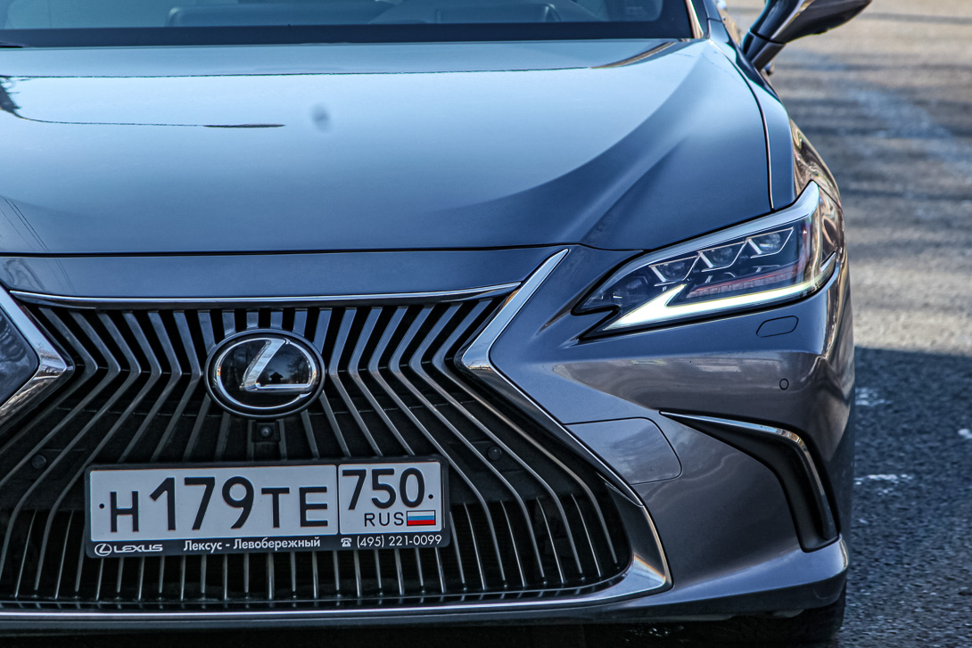 Тест-драйв: Lexus ES 250 Вещи