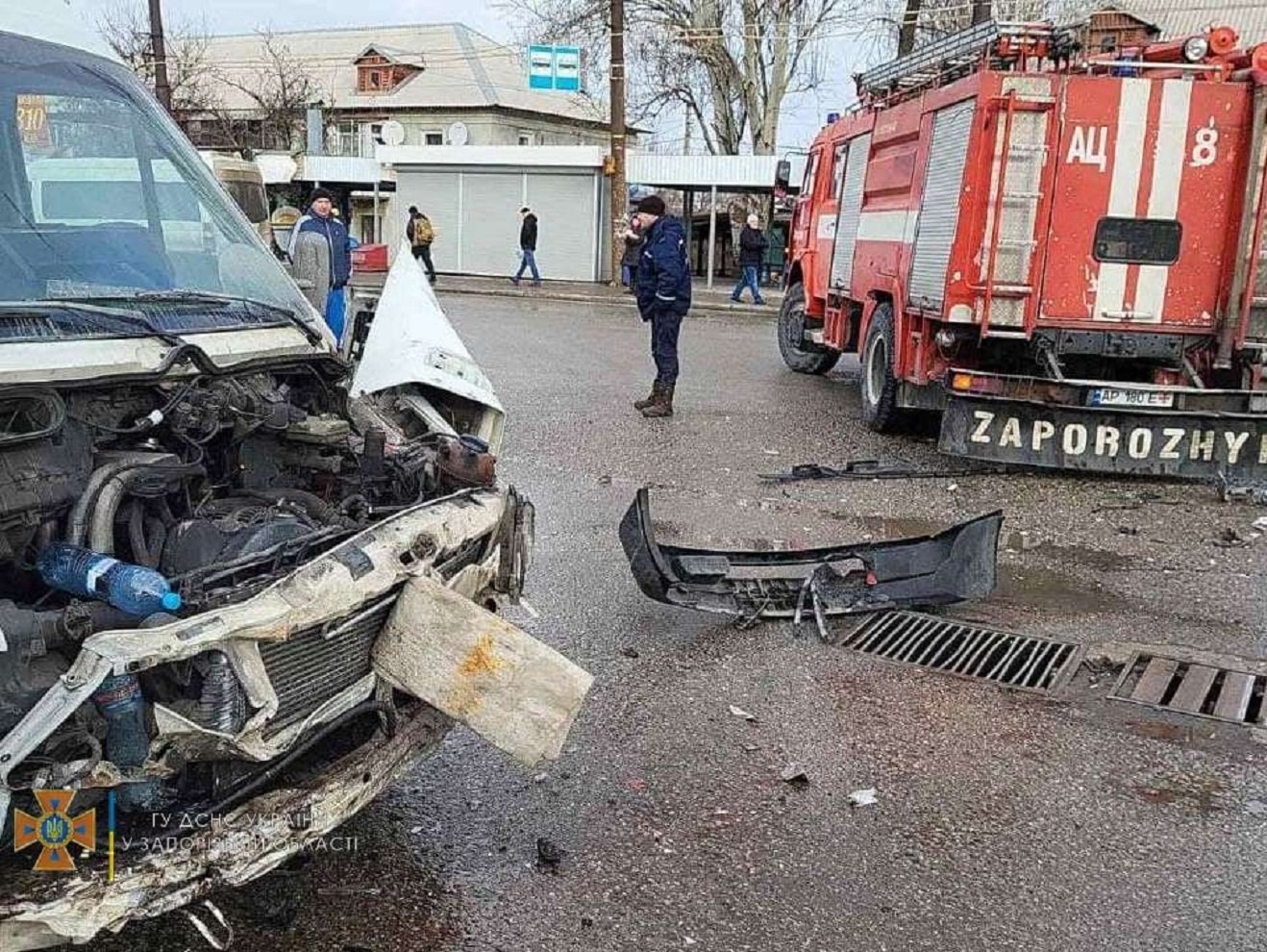 На Закарпатье Land Rover не разминулся с BMW: семеро пострадавших