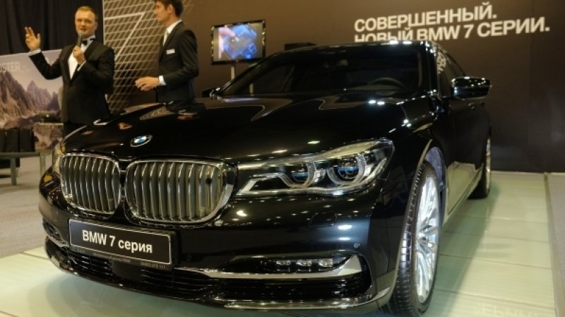 BMW отзывает более 45 тыс. авто 7-й серии из-за дефекта дверей