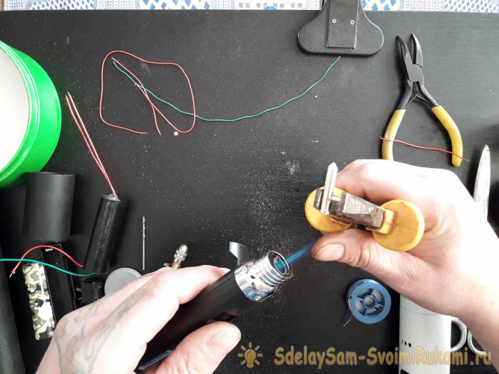 Как сделать простой электрошокер Как сделать простой электрошокер сделай сам